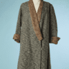 B4913-Manteau-1920-en-lainage-gris-et-parement-marron-01