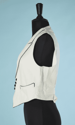B4960-Gilet-en-pique-de-coton-blanc-lisere-noir-01