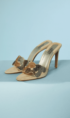 B5093-Paire-de-sandales-Versace-en-daim-avec-strass-T38-01