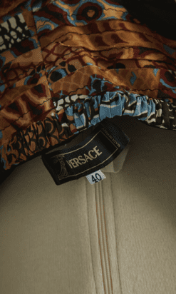 B5196-Robe-Versace-en-soie-imprimee-bandes-decoupees-cousues-t38-001