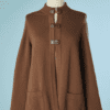 B5220-Gilet-Chanel-en-cachemire-marron-gros-boutons-carres-t40-001