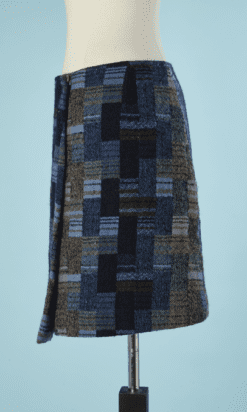 B5232-Mini-jupe-Christian-Lacroix-lainage-a-carreaux-bleu-noir-marine-et-jaune-t36-38-001