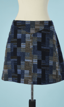B5232-Mini-jupe-Christian-Lacroix-lainage-a-carreaux-bleu-noir-marine-et-jaune-t36-38-001