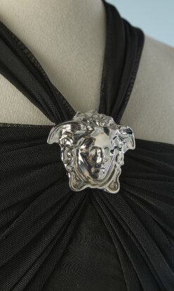 B5288-Robe-longue-du-soir-Versace-en-mousseline-de-soie-noire-broches-meduse-t36-001