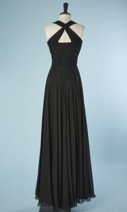 B5288-Robe-longue-du-soir-Versace-en-mousseline-de-soie-noire-broches-meduse-t36-001