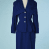 B5633-Tailleur-Lilli-Ann-en-lainage-bleu-large-col-plisse-boutons-strass-t40-42-001