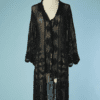 B5743-Manteau-1930-crochete-noir-avec-franges-T3840-01