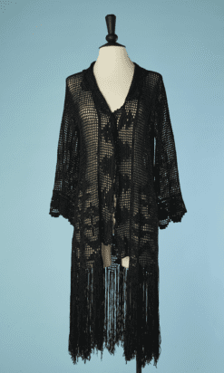 B5743-Manteau-1930-crochete-noir-avec-franges-T3840-01