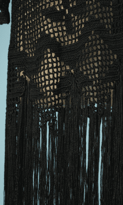 B5743-Manteau-1930-crochete-noir-avec-franges-T3840-01