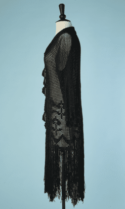 B5743-Manteau-1930-crochete-noir-avec-franges-T3840-01