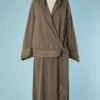B5747-Tailleur-1910-en-lainage-taupe-avec-broderies-T38-40-001