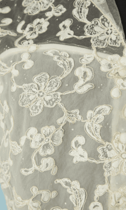 B5794-Chemisier-1960-en-nylon-blanc-brode-T40-001