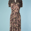 B5853-Robe-1940-en-crepe-rose-grise-imprime-jaune-et-vert-encolure-decoupee-T38-01