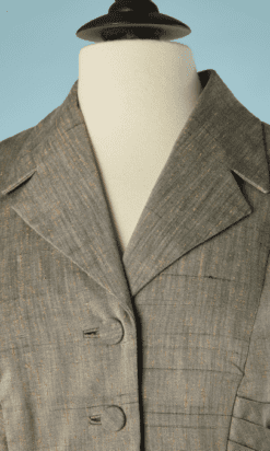 B5899-Tailleur-1940-en-lin-chine-gris-multi-plis-cotes-T42-01