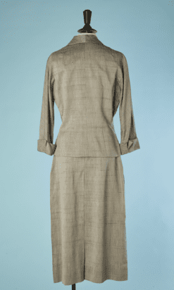B5899-Tailleur-1940-en-lin-chine-gris-multi-plis-cotes-T42-01