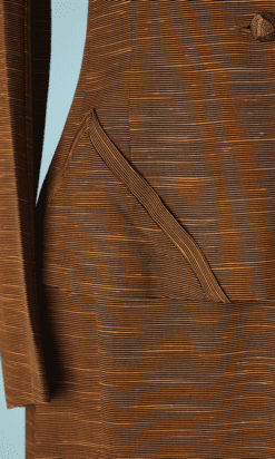 B5902-Tailleur-en-lin-tisse-marron-et-caramel-fausses-poches-triangle-T38-01