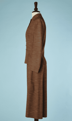 B5902-Tailleur-en-lin-tisse-marron-et-caramel-fausses-poches-triangle-T38-01