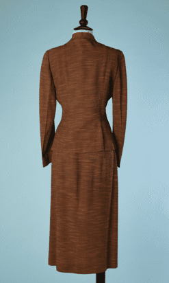 B5902-Tailleur-en-lin-tisse-marron-et-caramel-fausses-poches-triangle-T38-01