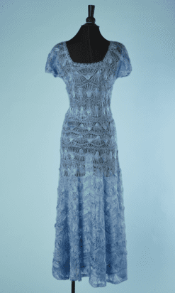 B5906-Robe-longue-1930-en-tulle-et-laine-crochete-bleu-T36-01