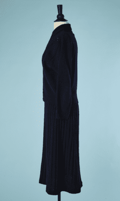 B5918-Tailleur-1940-en-laine-tricot-marine-col-ajouree-T38-01