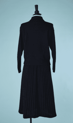 B5918-Tailleur-1940-en-laine-tricot-marine-col-ajouree-T38-01