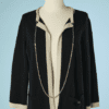B5535-Gilet-Chanel-en-cachemire-noir-parement-ecru-chaine-en-metal-t42-002