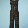 B5548-Tailleur-pantalon-1960-en-guipure-noire-doublure-rose-t42-002