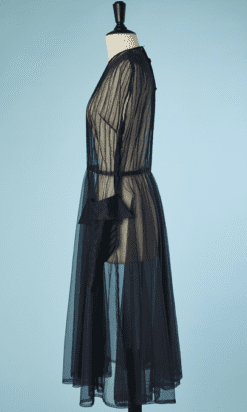 B5574-Robe-1950-en-tulle-de-nylon-marine-plisse-larges-poches-t42-002
