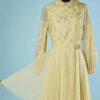 B5586-Robe-de-cocktail-1960-en-voile-de-nylon-jaune-plisse-haut-en-dentelle-jaune-et-argent-t40-002