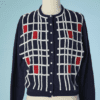 B5591-Gilet-en-laine-marine-brode-de-perles-rouges-et-blanches-t42-001
