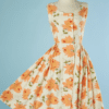 B5614-Robe-sans-manches-1950-en-pique-de-coton-ecru-imprime-de-fleurs-oranges-t38-001