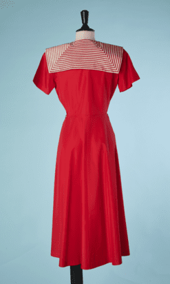 B6368-Robe-1950-en-taffetas-rouge-rouge-col-marin-raye-t36-38-001
