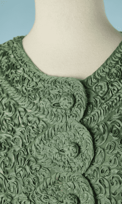 B6387-Tailleur-1950-vert-brode-au-ruban-t40-42-001