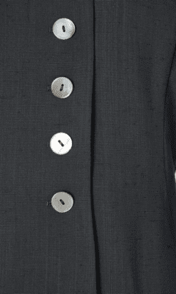 B6397-Tailleur-1940-en-lin-et-soie-sauvage-gris-col-et-manches-blanc-rouges-T38-001