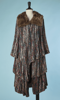 B4478-Cape-1920-rose-viloet-turquoise-orange-lame-argent-col-fourrure-double-velours-001