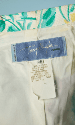 B5499-Tailleur-Thierry-Mugler-en-pique-de-coton-blanc-imprime-de-fleurs-et-feuillages-t38-002