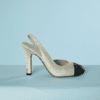 B5978-Paire-descarpins-Chanel-en-cuir-bicolore-perles-talons-t37-001