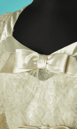 Alternative view of Robe de mariée 1930 en dentelle et satin ivoire