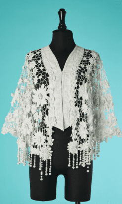 B7203-Veste-en-Irlande-avec-franges-de-boules-t44-001