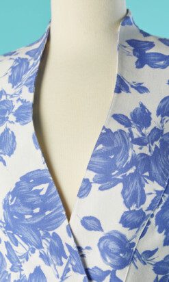 Alternative view of Tailleur Thierry Mugler blanc imprimé de fleurs bleues