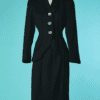 B6863-Tailleur-Lilli-Ann-1940-en-lainage-noir-et-boutons-en-strass-t38-001