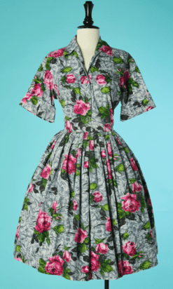 B6898-Robe-1950-en-coton-gris-imprime-de-roses-roses-et-feuillages-verts-t40-42-001