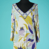 B7053-Tunique-Pucci-en-jersey-de-soie-blanc-imprime-anis-parme-violet-t42-001
