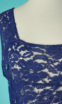 Alternative view of Robe longue du soir 1930 en dentelle bleue électrique