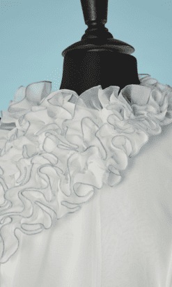Alternative view of Robe longue 1970 en voile de nylon blanc et volants froncés