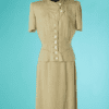 B7840-Tailleur-1940-en-lin-et-soie-beige-triangles-sous-col-t38-01