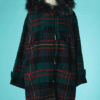 B7957-Manteau-Yves-Saint-Laurent-en-lainage-ecossais-et-fourrure-t50-01