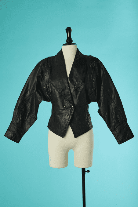 B7998-Blouson-1980-en-cuir-noir-avec-lacets-dos-t42-01