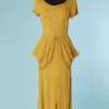 B5457-Robe-longue-1940-en-crepe-jaune-moutarde-clous-or-T34-001