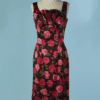 B8211-Robe-1950-60-en-satin-noir-imprime-de-fleurs-roses-et-rouges-t36-38-01